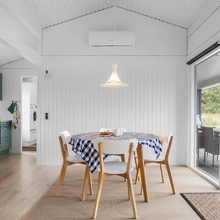 3 Bedroom Lovely In Дом отдыха