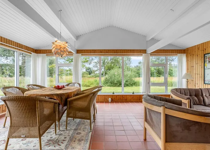 3 Bedroom Lovely In Feriehus *