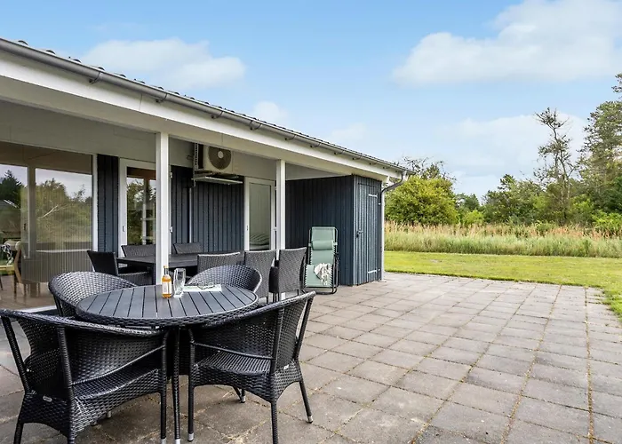 Дом отдыха 3 Bedroom Lovely In *