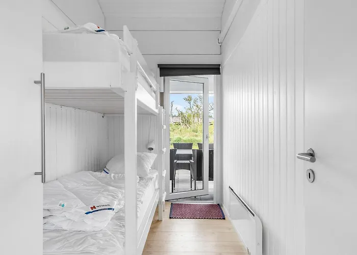 3 Bedroom Lovely In * Биндслев