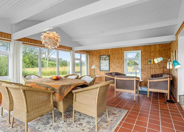 3 Bedroom Lovely In Feriehus *