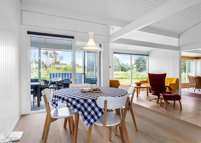 Дом отдыха 3 Bedroom Lovely In